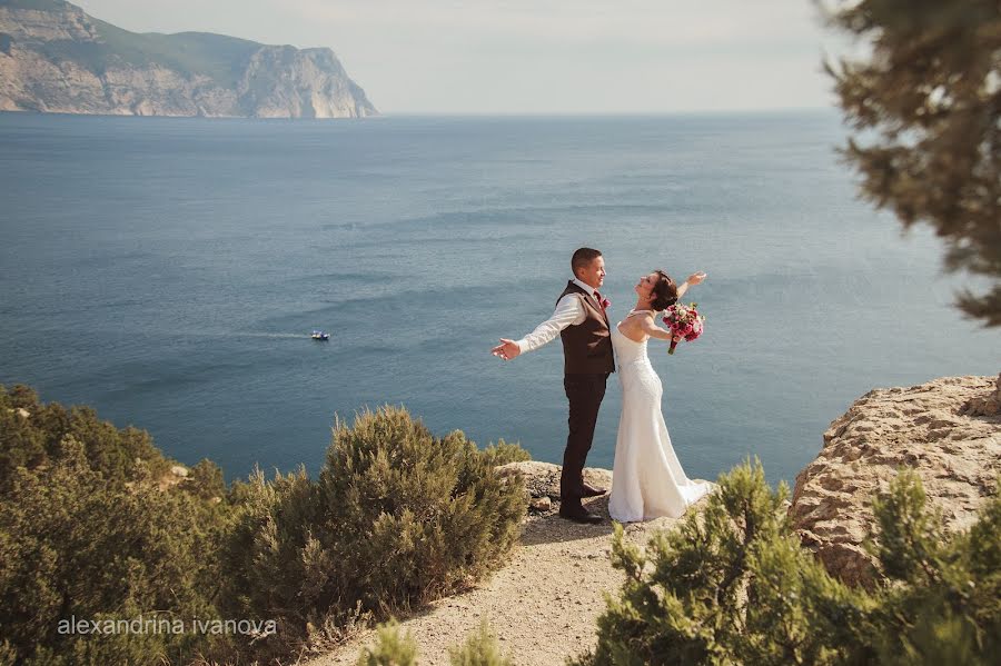 Fotógrafo de casamento Aleksandra Ivanova (alexandrina). Foto de 27 de dezembro 2015