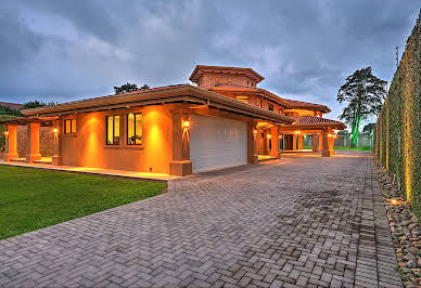 House with garden and terrace 2