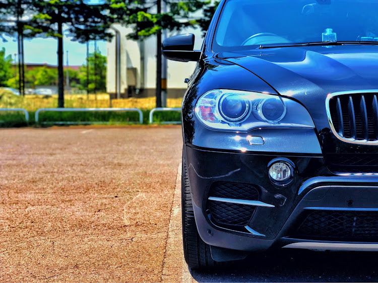 X5の半顔イケメンリレー・コロナウイルスに負けるなに関するカスタム事例の投稿画像1枚目