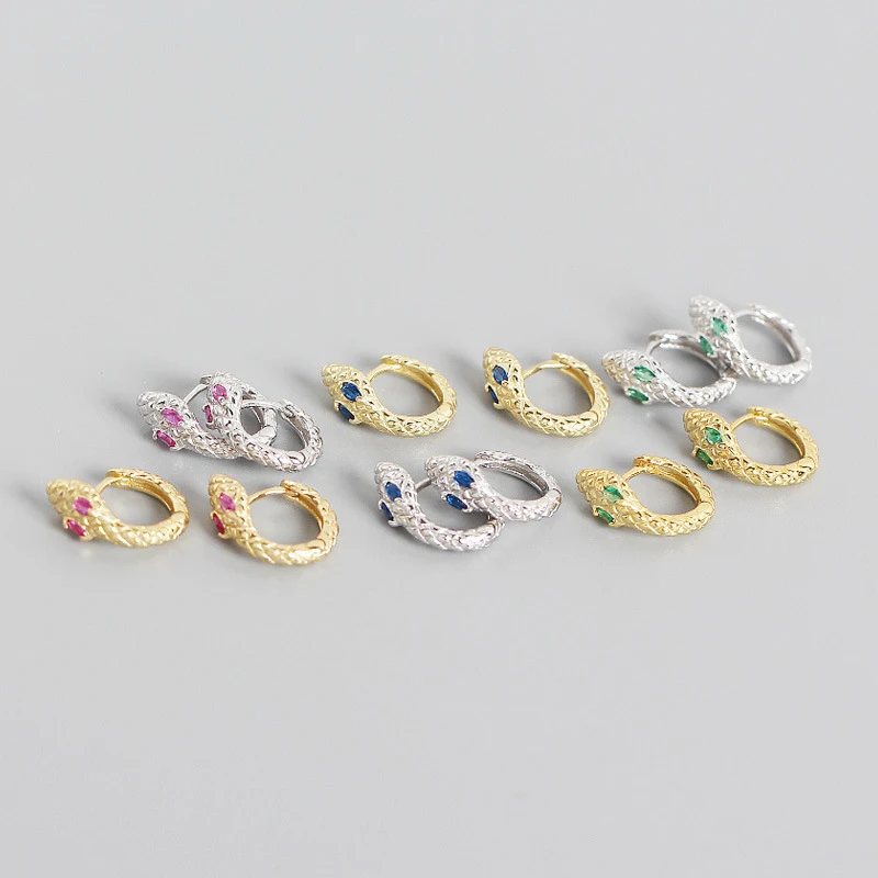 Boucles d'oreilles INS en argent sterling, design métallique vent et personnalité. Un accessoire unique pour affirmer votre style avec audace.
