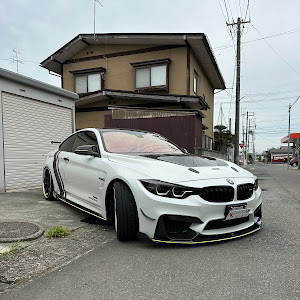 M4 クーペ F82