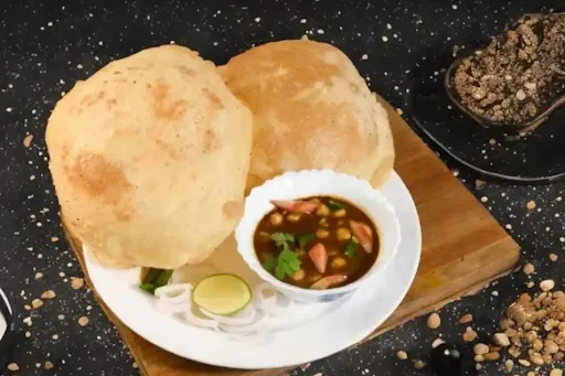 Punjabi Chole Bhature [2 Bhature]