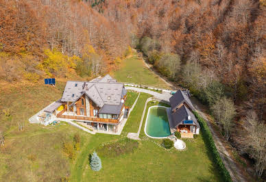 Farmhouse with garden 3