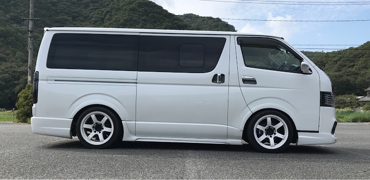 ハイエースバンのハイエース・車高に関するカスタム事例の投稿画像1枚目