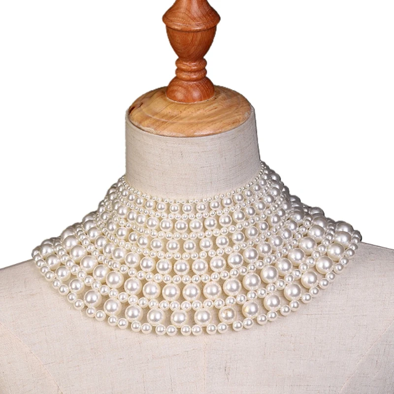Shawl de pérolas, roupa e joias de tricô artesanal para fotos. Um acessório elegante que eleva looks luxuosos, ideal para adicionar sofisticação.
