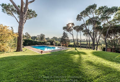 Villa with pool and garden 2