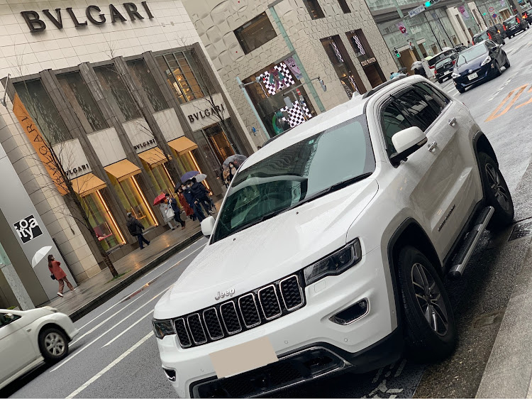 グランドチェロキーの銀座中央通り・BVLGARIタワー・ジープ グランドチェロキー・ドライブに関するカスタム事例の投稿画像1枚目