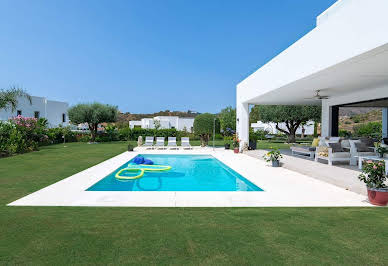 Villa with pool and terrace 7