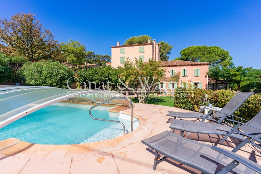 Vente villa 12 pièces 390 m² à Hyeres (83400), 1 150 000 €