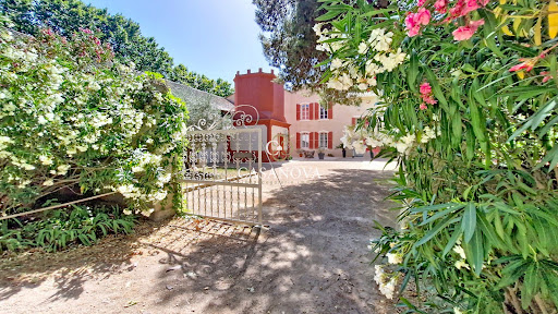 Property with pool 4
