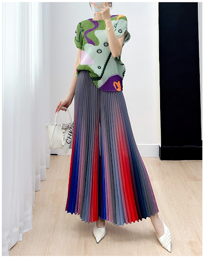 Title 17, Gradient Pleated Wide Leg Pants Skirt. Slimming...