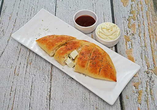 Paneer Stuffed Garlic Bread