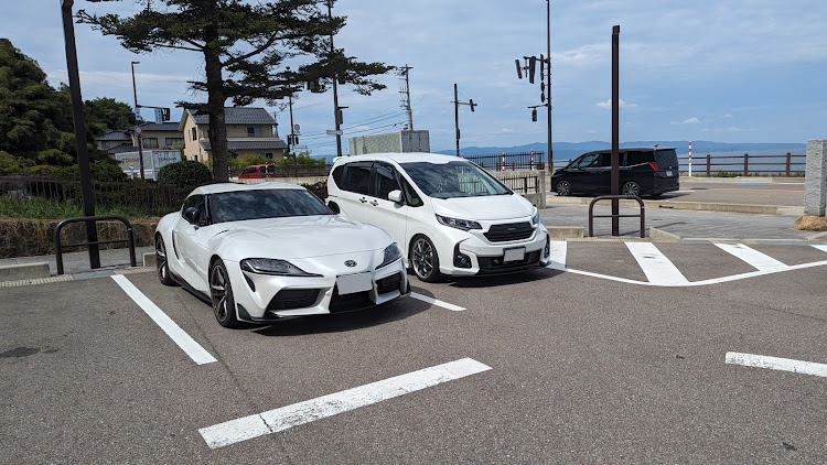 フリード+の富山県へドライブ旅！・富山市ガラス美術館・雨晴海岸・富山ブラックサイダー・スターバックスコーヒー富山環水公園店に関するカスタム事例の投稿画像1枚目