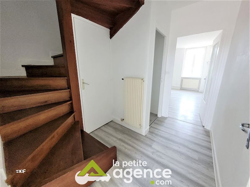 Location  duplex 3 pièces 60 m² à Montluçon (03100), 560 €