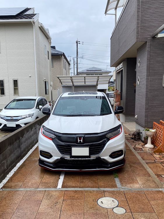 ヴェゼルのいつでも妄想中・少しイメチェン・前回の正解・汎用づくしに関するカスタム事例の投稿画像2枚目
