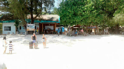 Arrival at the beach in front of Kradan Beach Resort