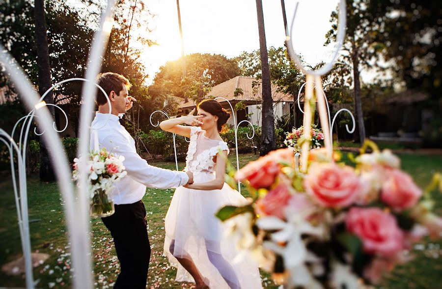 Fotógrafo de casamento Elena Mikhaylova (elenamikhaylova). Foto de 1 de maio 2015