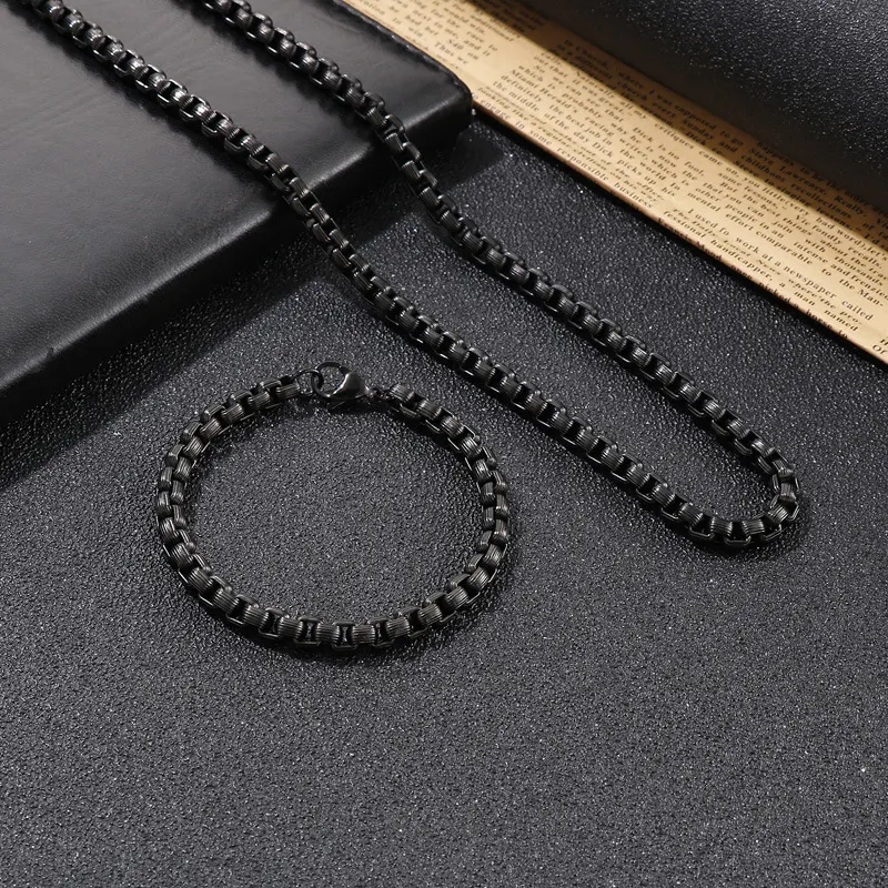 Elegante collana e bracciale in acciaio titanio con perle quadrate per uomo. Design semplice e alla moda, perfetto per ogni occasione.