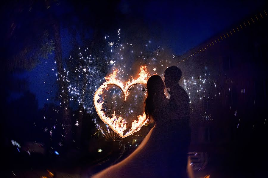 Fotógrafo de bodas Lena Astafeva (tigrdi). Foto del 9 de diciembre 2015