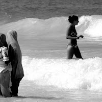 Bagno in mare multietnico di 