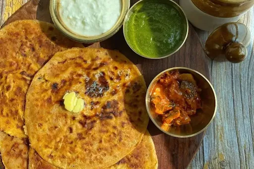 Paneer And Pyaaz Paratha