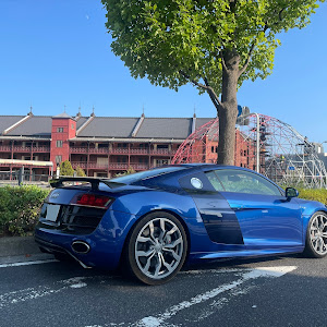 R8 クーペ