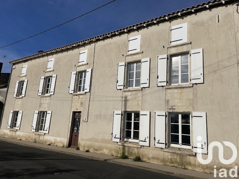 Vente maison 6 pièces 220 m² à La Foye-Monjault (79360), 166 500 €