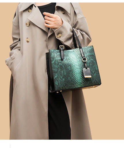 Title 17, One-Shoulder Crossbody Bag for Women