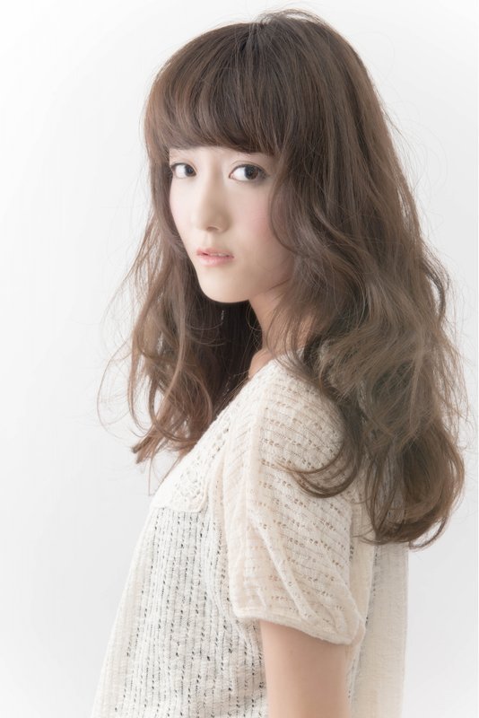 秋 オータム タイプ お上品な知的美人 パーソナルカラーでヘアカラーの色選び Trill トリル