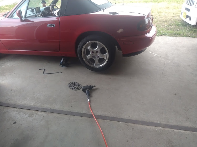 ロードスターの#漢のガレージ・スペーサー・洗車・#車高調整・冬の洗車は寒いに関するカスタム事例の投稿画像1枚目