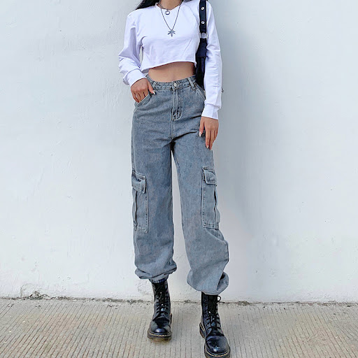 Title 6, High-waisted trousers with large pockets for ev...