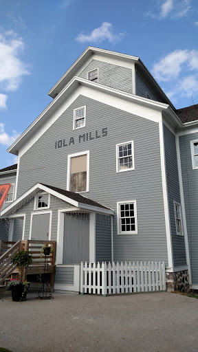 Iola Mills