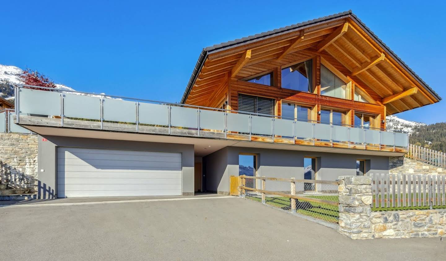 House with garden and terrace Leysin