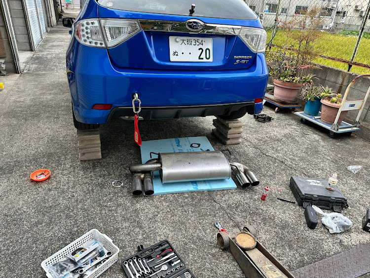 インプレッサ ハッチバックのDIY・直管・フルストレートマフラーに関するカスタム事例の投稿画像1枚目