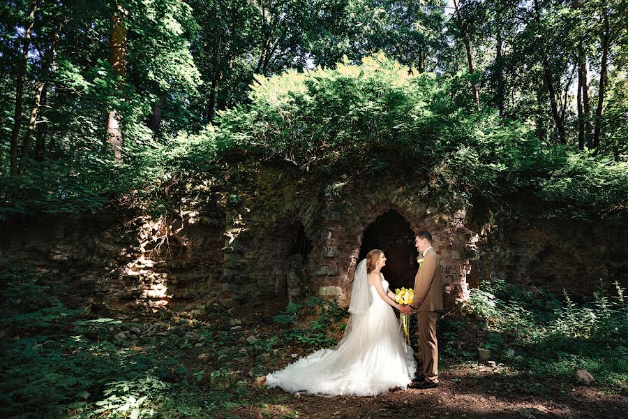 Fotógrafo de casamento Alena Parfenova (lyova). Foto de 20 de novembro 2015