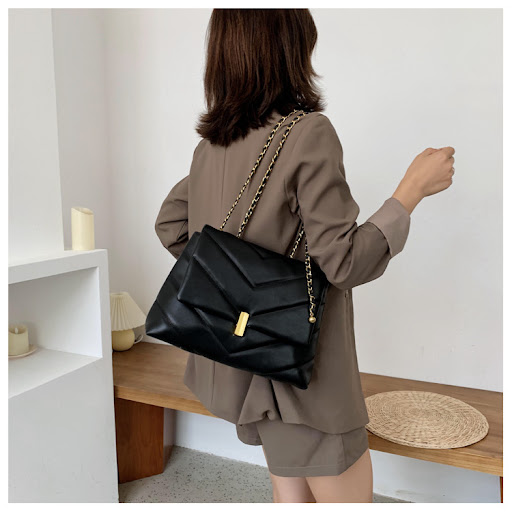 Title 24, Fashion chain messenger bag for women, stylish ...