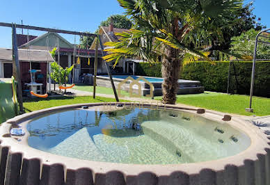 Maison avec piscine et terrasse 1