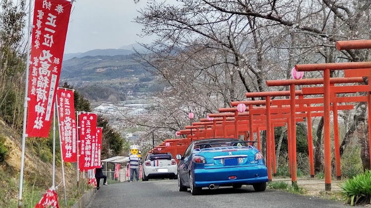 トゥインゴの和歌山県橋本市・丸高稲荷神社・サクラと愛車・滑り台・フォロワーさんに感謝に関するカスタム事例の投稿画像2枚目