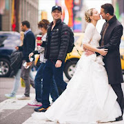 Zach Braff 'photobombing' newlyweds. File photo