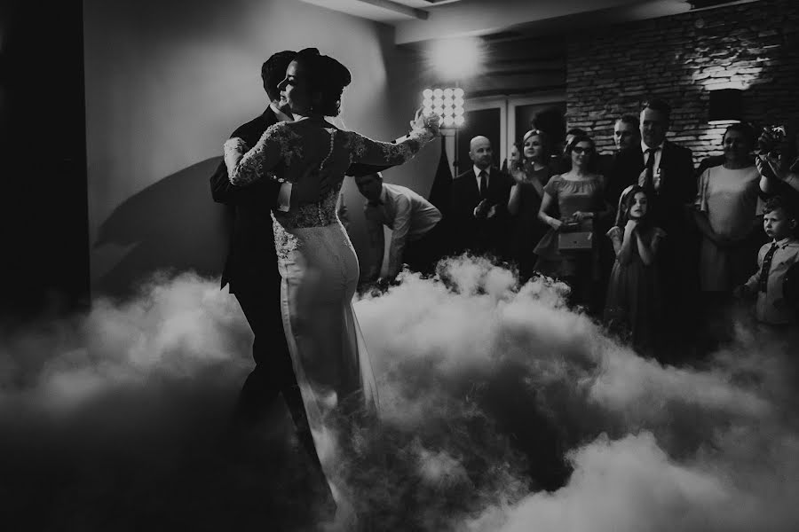 Wedding photographer Piotr Zawada (piotrzawada). Photo of 20 April 2018