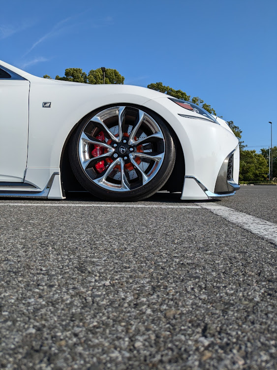 LSのお盆休み・車高調整・ユージーランドボディー・エアサス・6potキャリパーに関するカスタム事例の投稿画像2枚目
