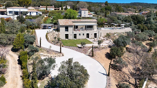 House with pool and garden 2