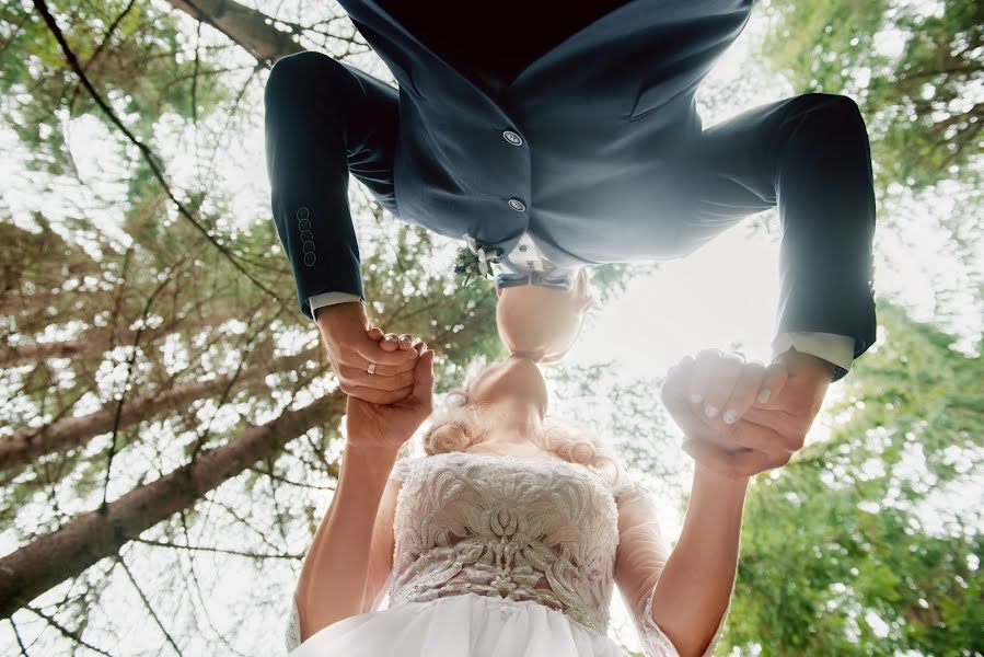 Fotografo di matrimoni Suzan Umelecká (martinkovazuzana). Foto del 1 giugno 2021