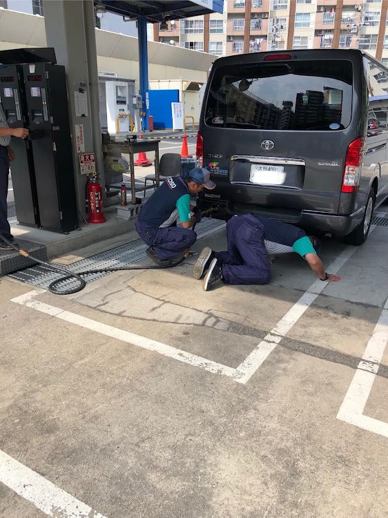 ハイエースバンのLPG HYBRIDに関するカスタム事例の投稿画像1枚目