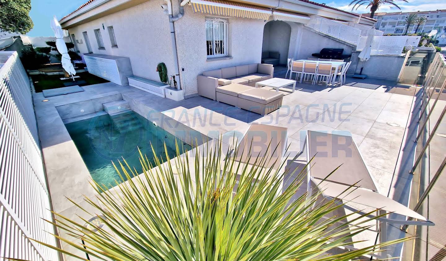 Villa with pool and terrace Empuriabrava