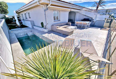 Villa avec piscine et terrasse 11