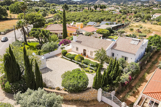 House with pool and garden 2