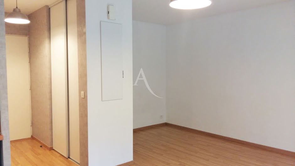 Location  appartement 1 pièce 28.33 m² à Evreux (27000), 410 €