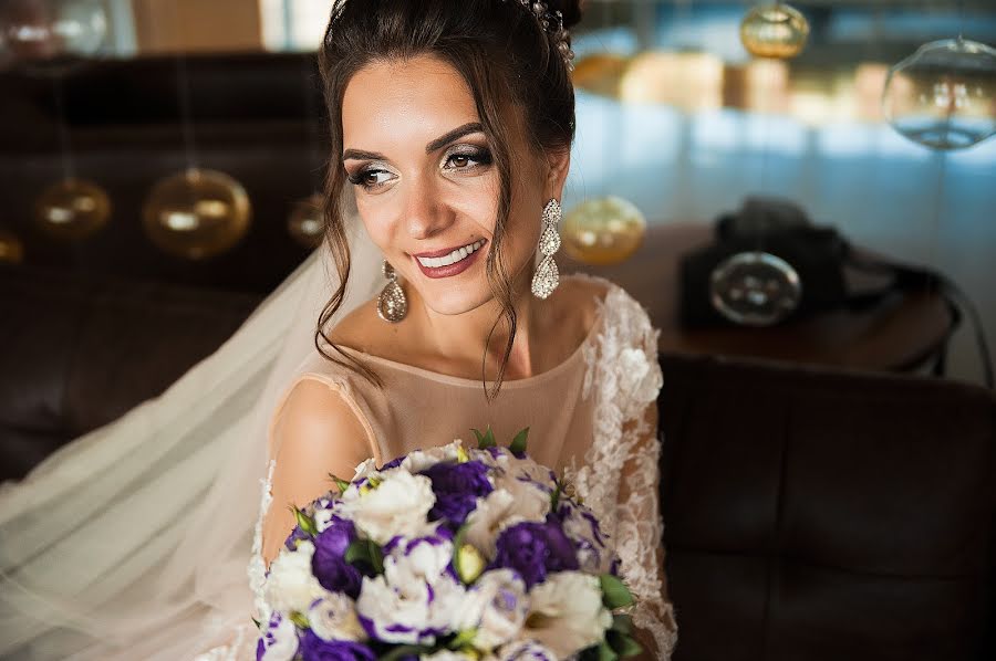 Fotógrafo de casamento Elvira Lukashevich (teshelvira). Foto de 19 de junho 2019