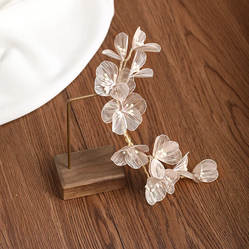 Coiffe coréenne douce Forest Retro faite à la main avec des fleurs en dentelle, accessoire idéal pour un look rétro et charmant, élégance assurée.